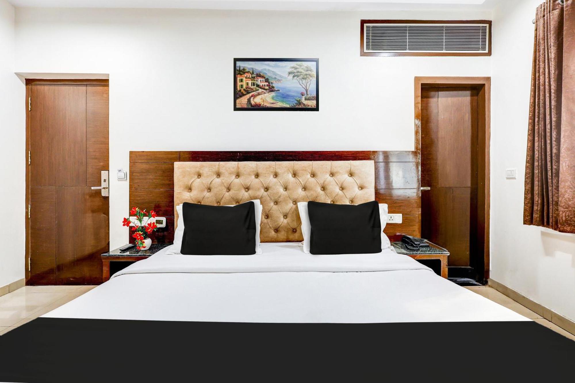 Super Townhouse Arakashan Road Paharganj Formerly Mohan International Nueva Delhi Exterior foto