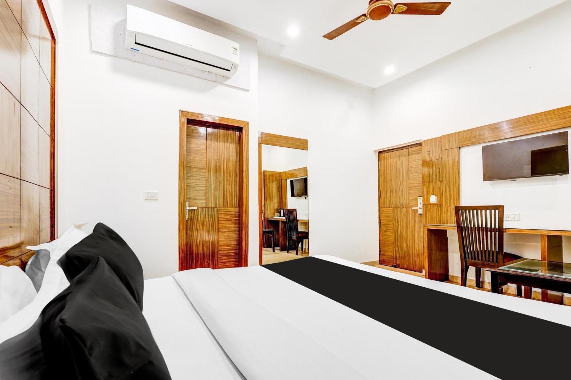 Super Townhouse Arakashan Road Paharganj Formerly Mohan International Nueva Delhi Exterior foto