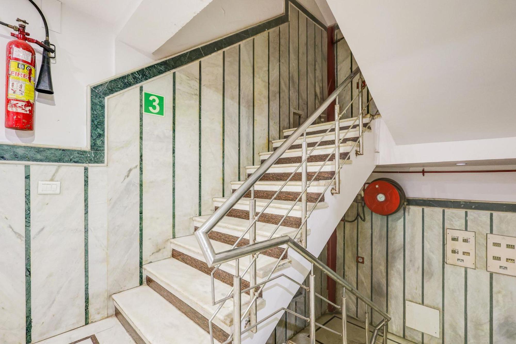Super Townhouse Arakashan Road Paharganj Formerly Mohan International Nueva Delhi Exterior foto