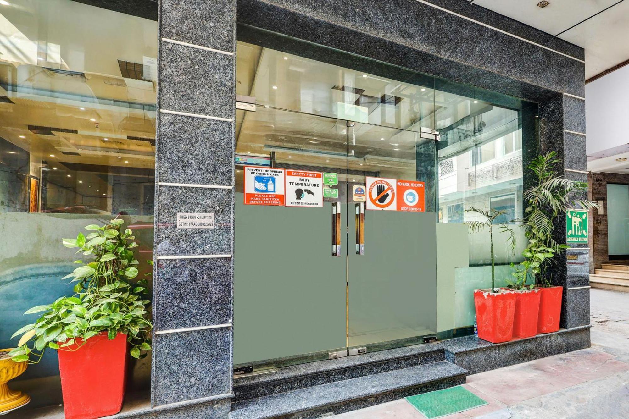 Super Townhouse Arakashan Road Paharganj Formerly Mohan International Nueva Delhi Exterior foto