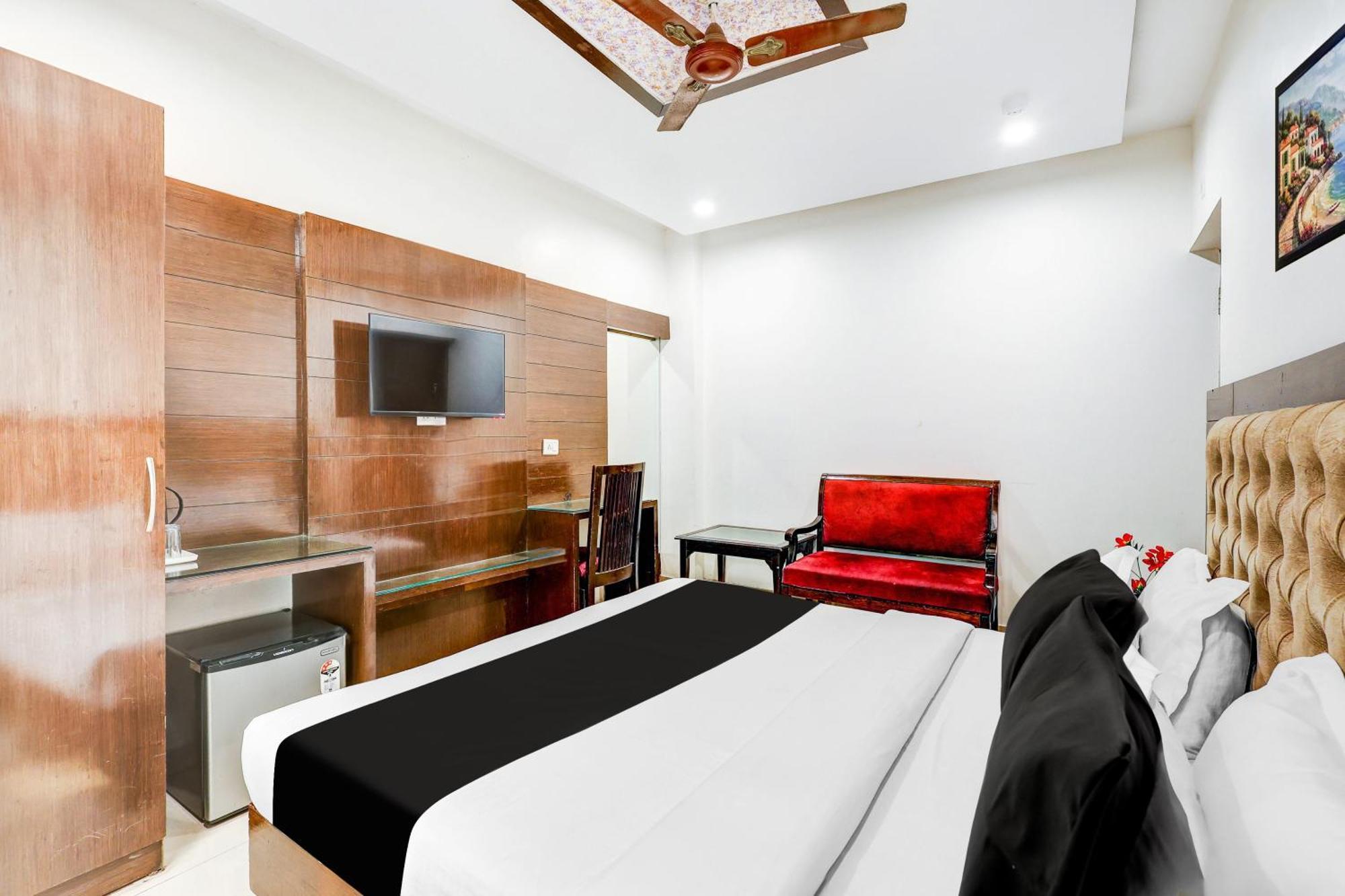 Super Townhouse Arakashan Road Paharganj Formerly Mohan International Nueva Delhi Exterior foto