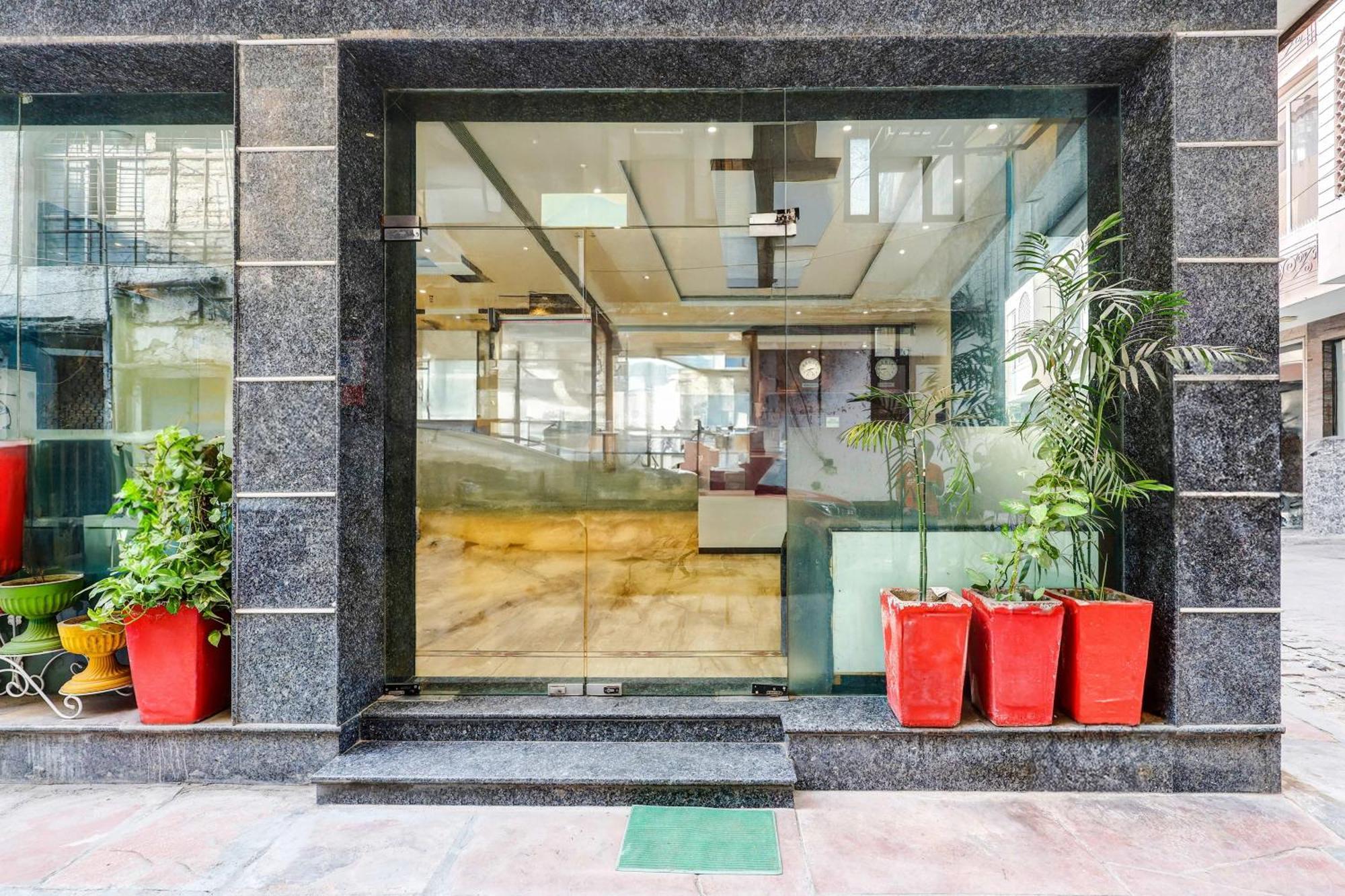 Super Townhouse Arakashan Road Paharganj Formerly Mohan International Nueva Delhi Exterior foto
